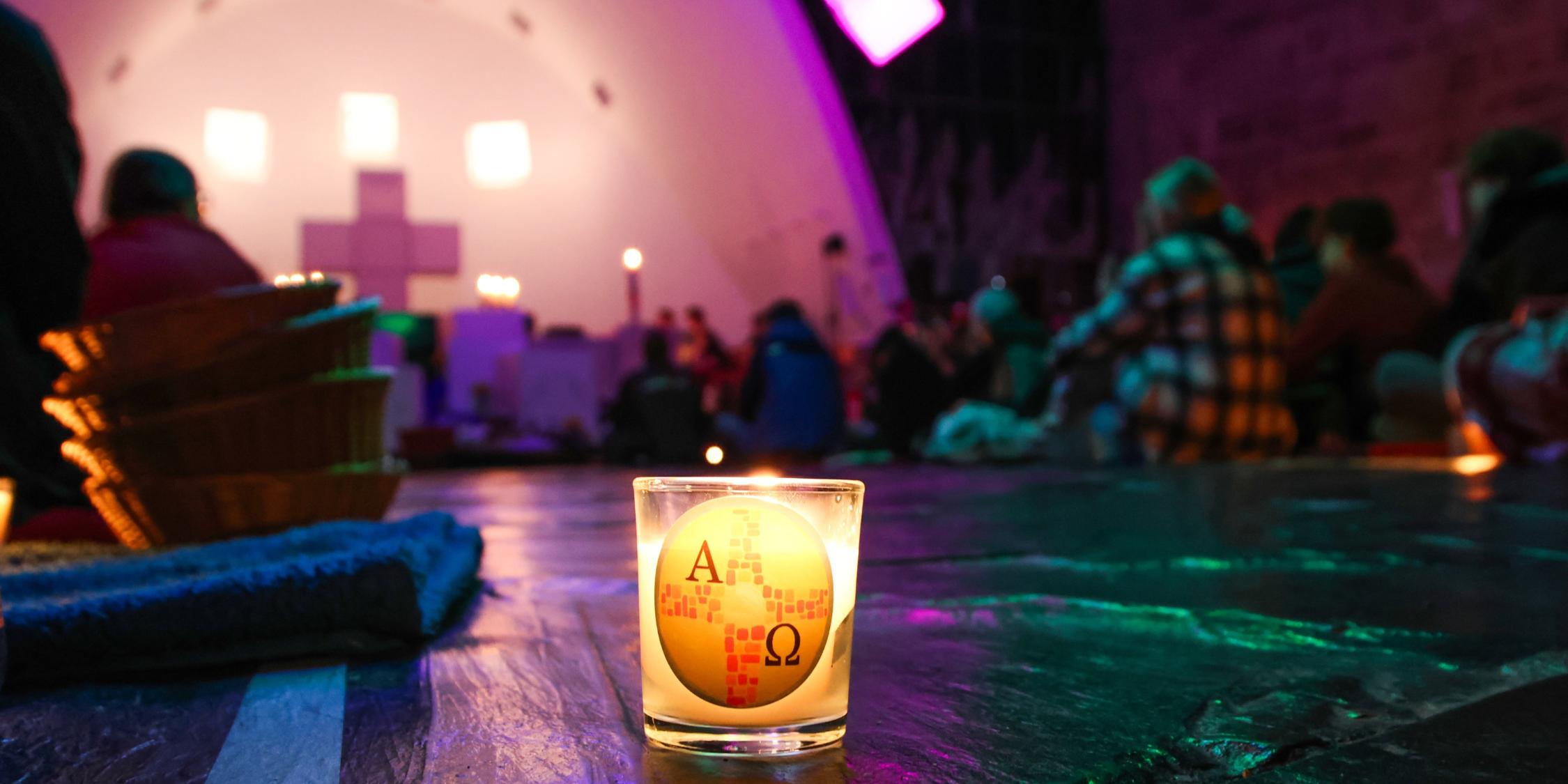 Osternacht im Jugendhaus Burg Feuerstein, 2024. Motto: Du bist da.