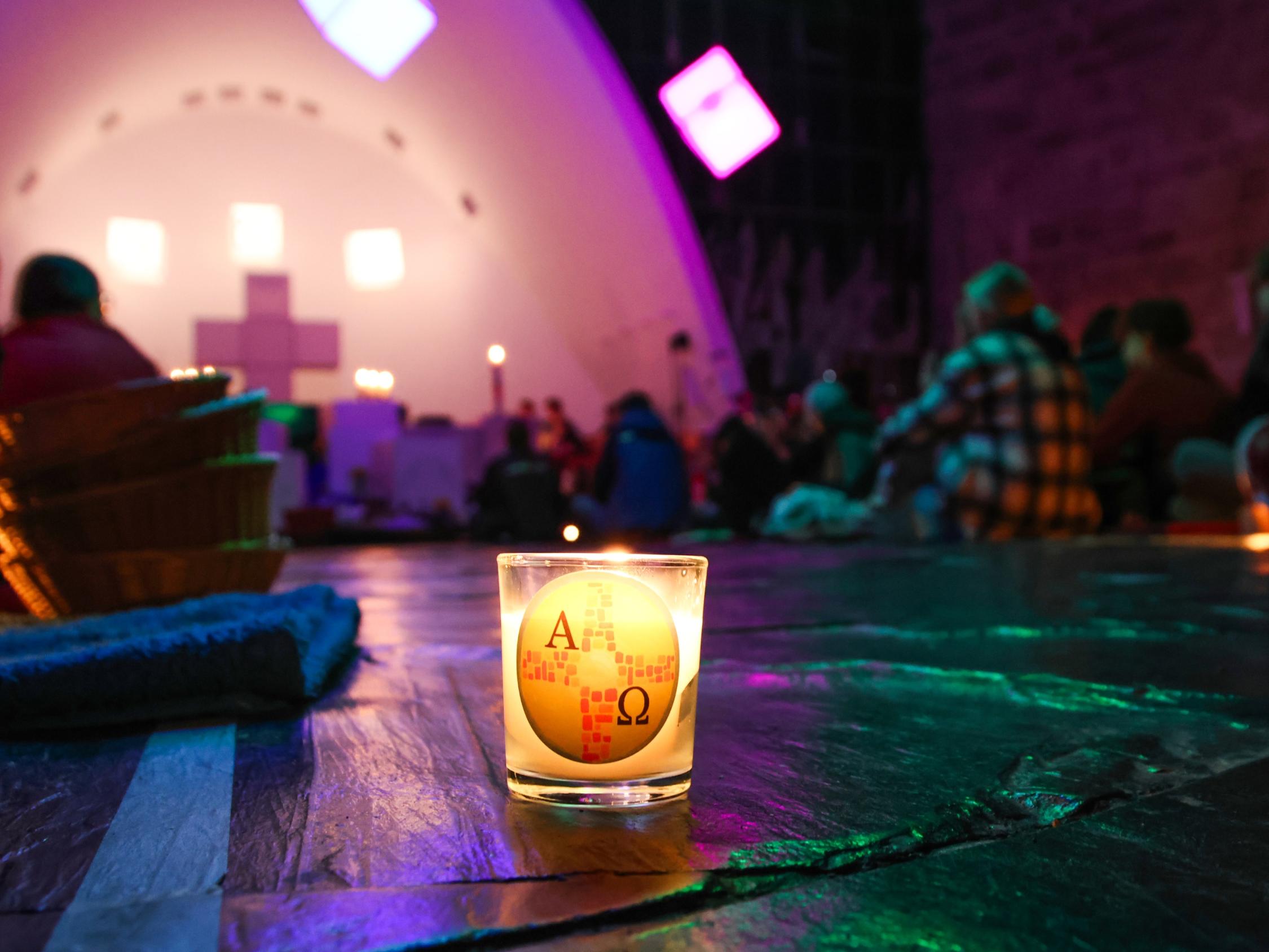 Osternacht im Jugendhaus Burg Feuerstein, 2024. Motto: Du bist da.