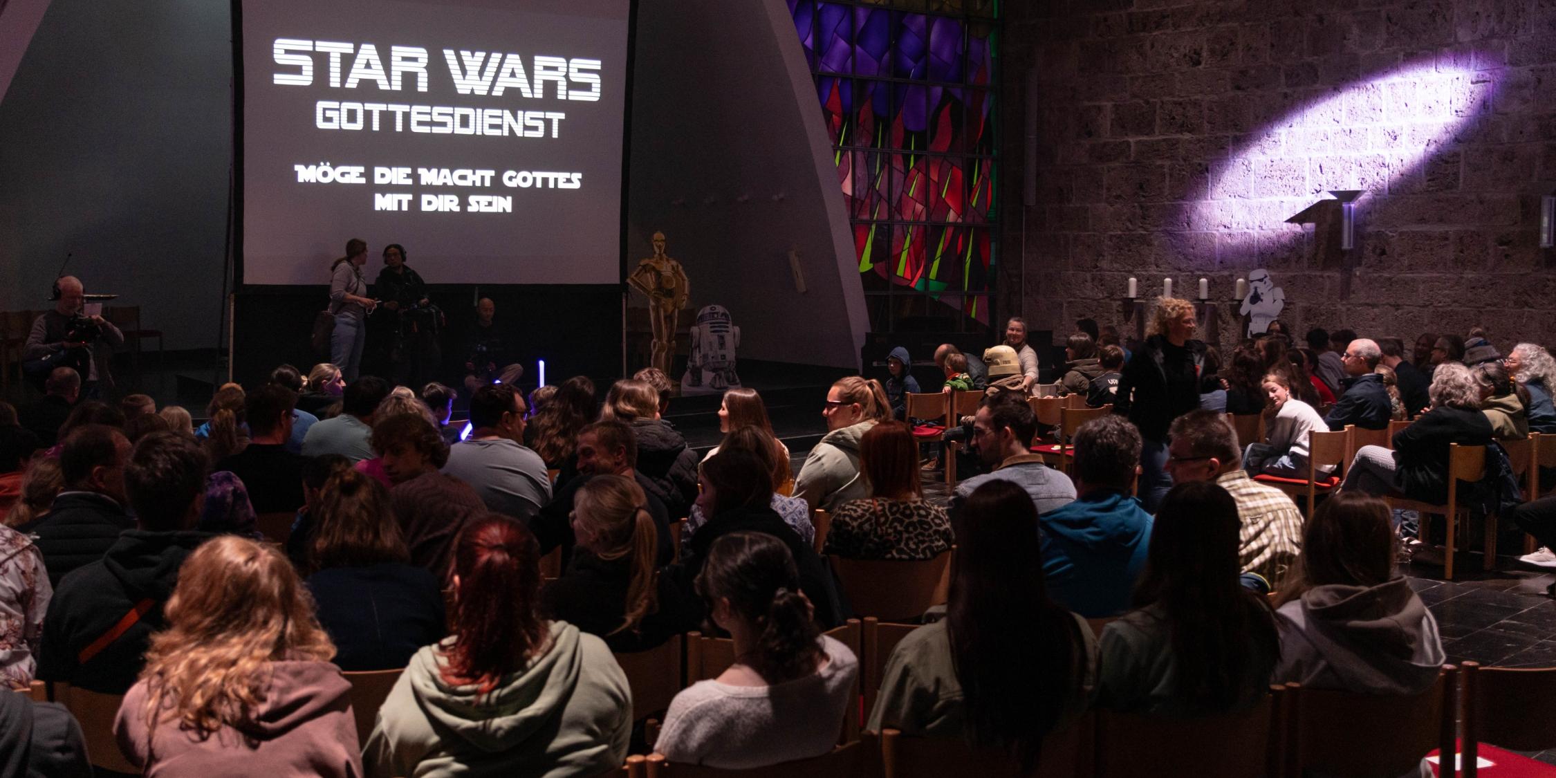 'Star Wars Gottesdienst: Möge die Macht Gottes mit dir sein' in der Oberkirche des Jugendhauses Burg Feuerstein am Samstag, 18.04.2026