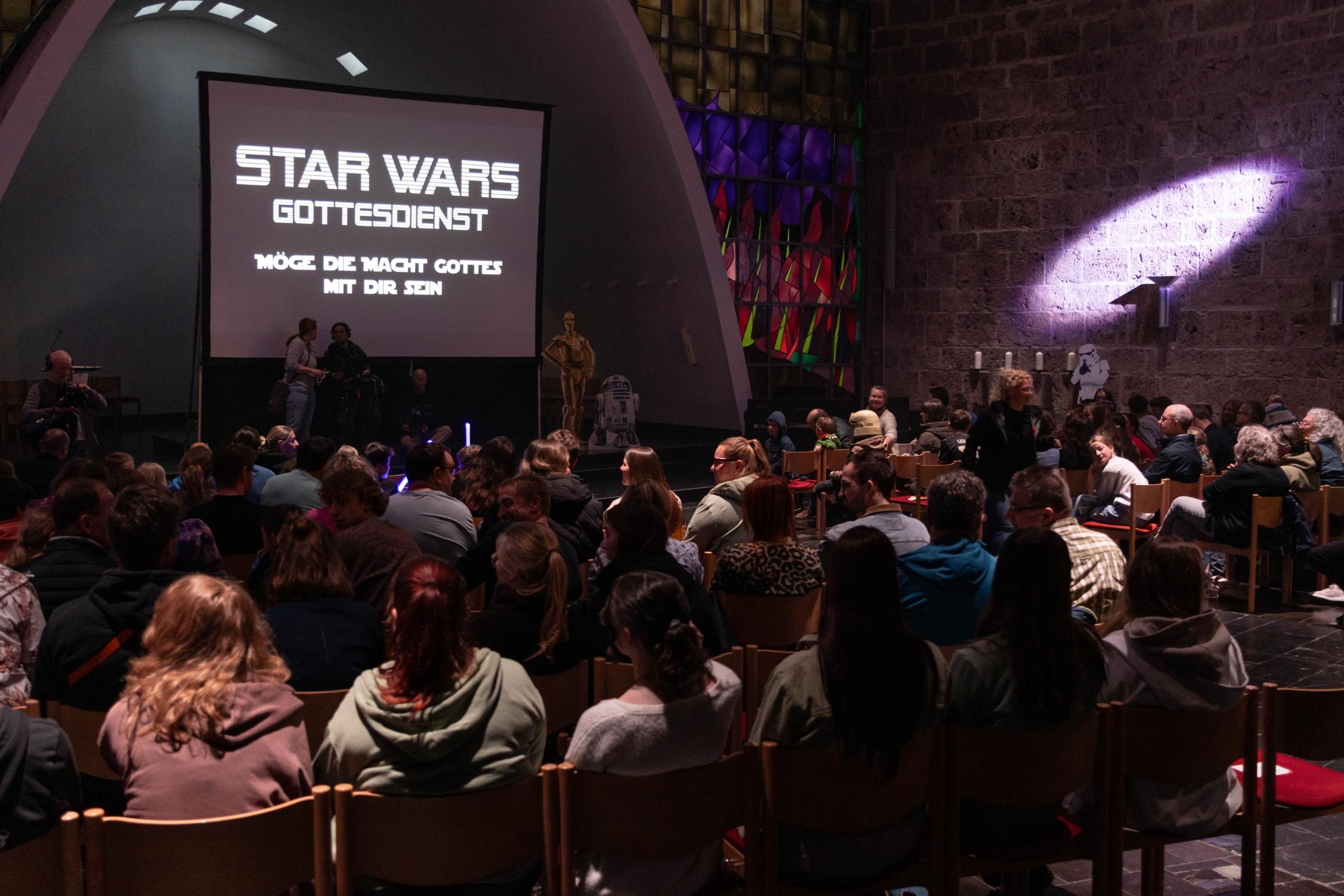 'Star Wars Gottesdienst: Möge die Macht Gottes mit dir sein' in der Oberkirche des Jugendhauses Burg Feuerstein am Samstag, 18.04.2026