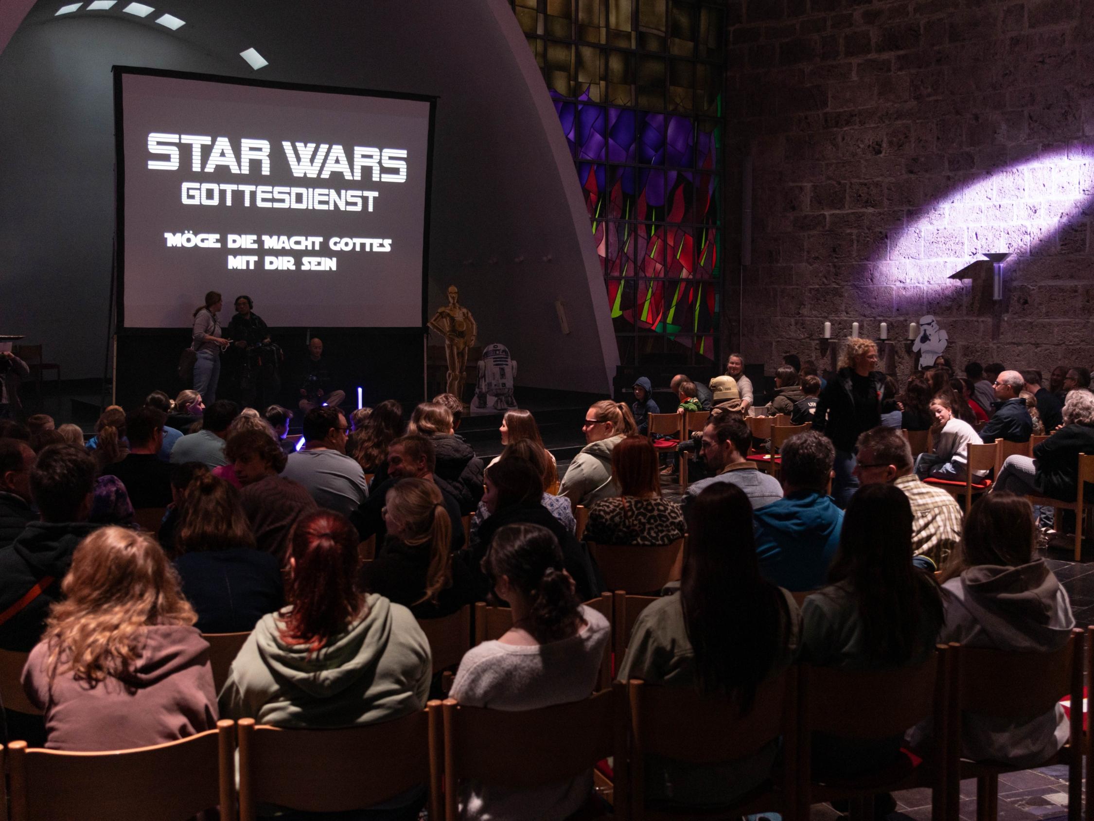 'Star Wars Gottesdienst: Möge die Macht Gottes mit dir sein' in der Oberkirche des Jugendhauses Burg Feuerstein am Samstag, 18.04.2026