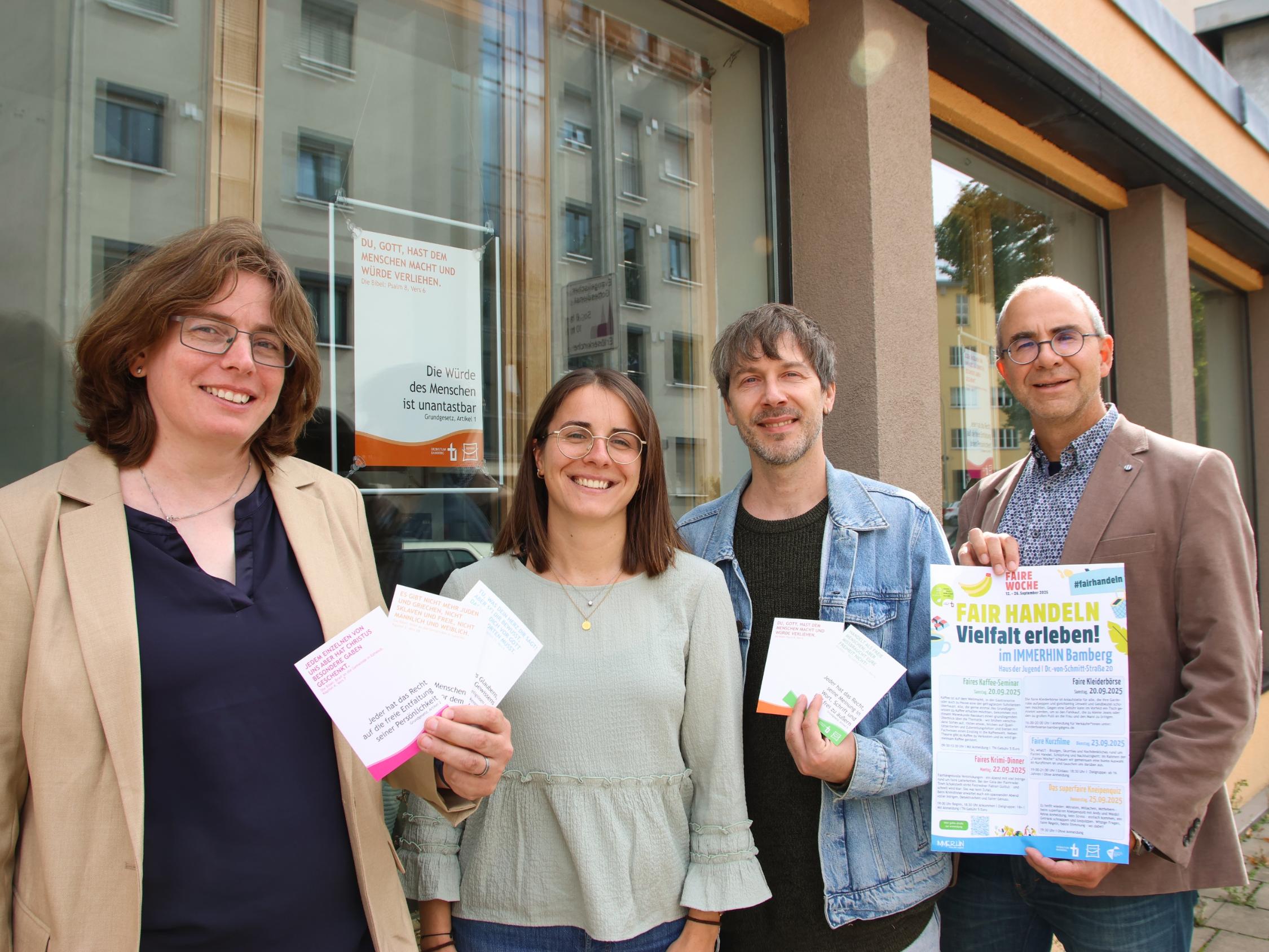 Plakataktion (Grundgesetz und Bibel) und Faire Woche im Immerhin Bamberg (September 2025). Abgebildete Personen (v.l.): Anja Baumer-Löw, Ramona Schreiner, Frank Jost, Björn Scharf.