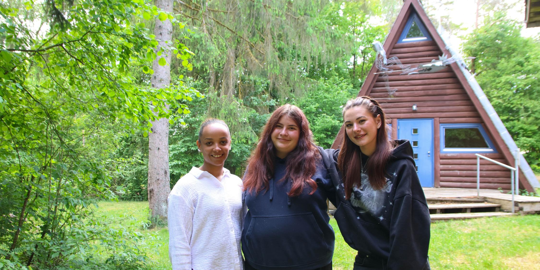 Teilnehmerinnen aus dem BFD-Jahrgang 2024/25 (v.l.): Sharon (17), Gina (20) und Kyra (17